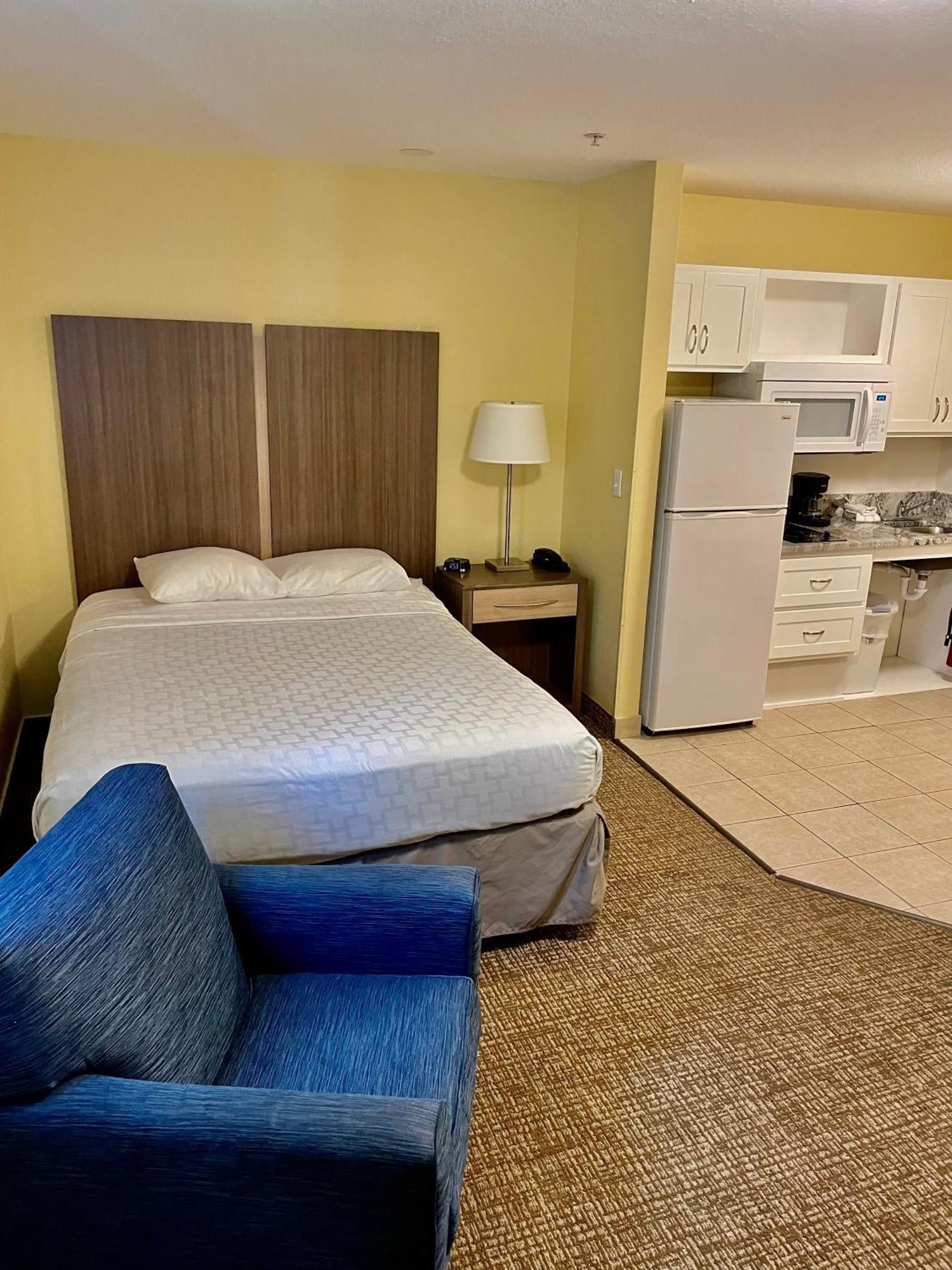 Suburban Studios Fort Myers Cape Coral Eksteriør billede